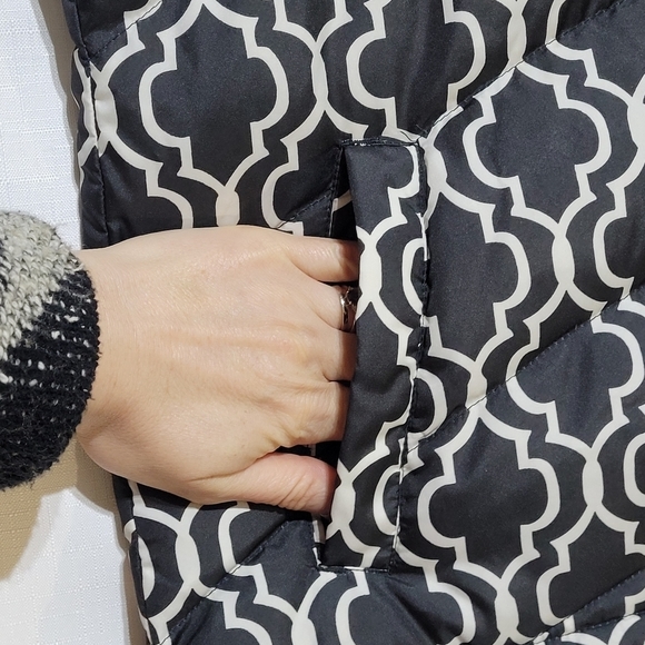 Land's End NWOT Puffer Vest Black and White Zippered Front Collar Pockets -295 - Picture 5 of 14